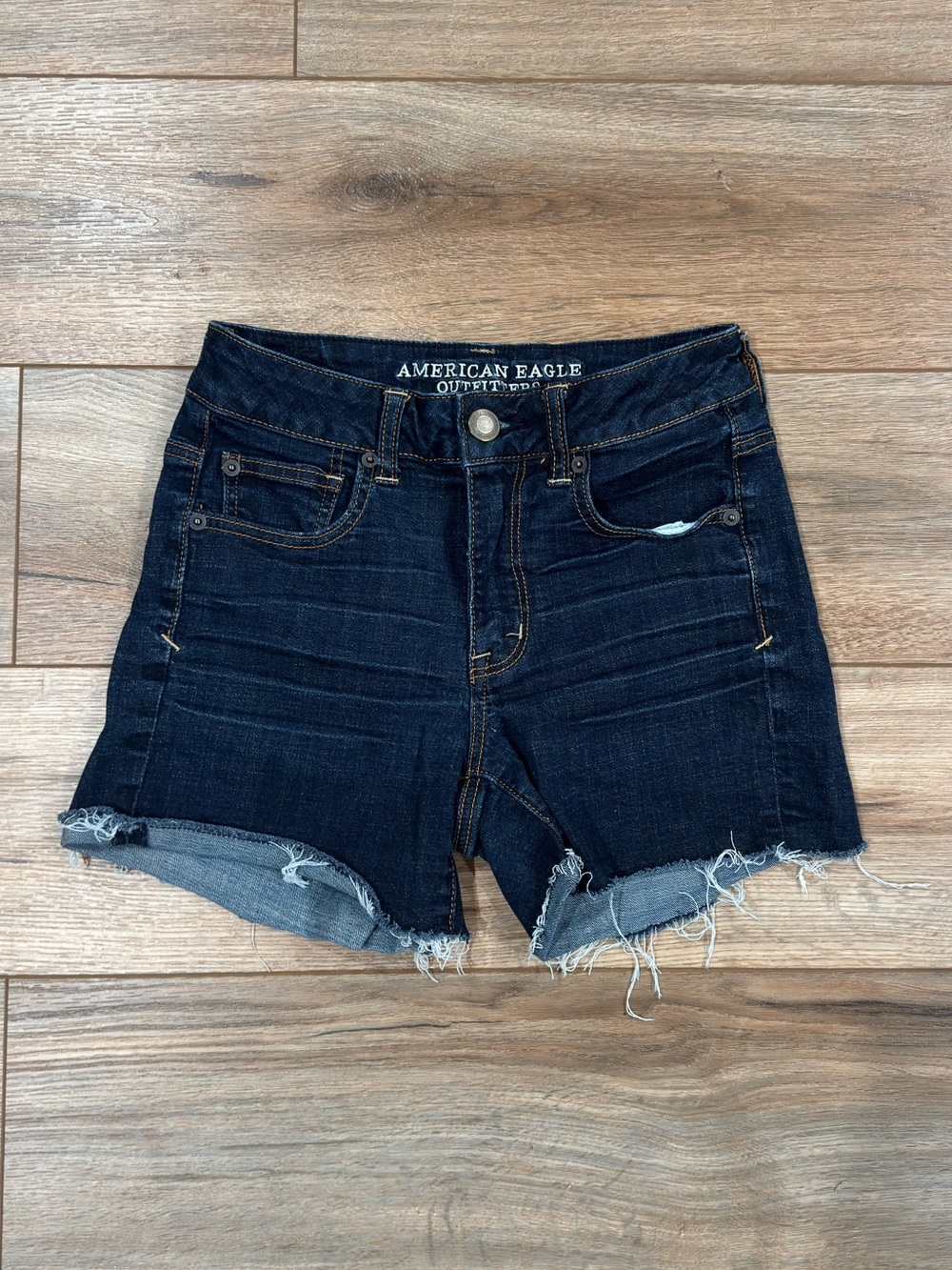 AMERICAN EAGLE Casual Dark Wash Raw Hem Mid-rise Midi Jean Shorts | Size 4